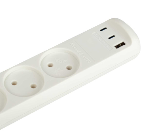 Удлинитель электрический ЭРА U-3-1,5m-USB-W 3 розетки + 3xUSB A+C 1,5м 10А белый Б0069075 фото 3 Удлинитель электрический ЭРА U-3-1,5m-USB-W 3 розетки + 3xUSB A+C 1,5м 10А белый Б0069075 фото 3