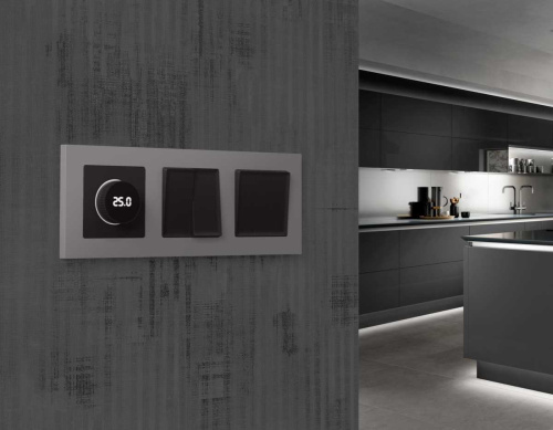 Лицевая панель ALFA (Черный матовый) для терморегулятора теплого пола с цифровым дисплеем QUANT AP8058 фото 3 Лицевая панель ALFA (Черный матовый) для терморегулятора теплого пола с цифровым дисплеем QUANT AP8058 фото 3