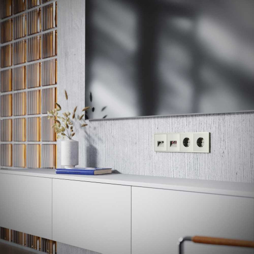 Розетка телевизионная встраиваемая Voltum S70 TV+RJ45 кат. 6 шелк VLS060704 фото 7