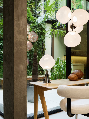 Настольная лампа Melt Cone Fat opal/silver фото 4 Настольная лампа Melt Cone Fat opal/silver фото 4