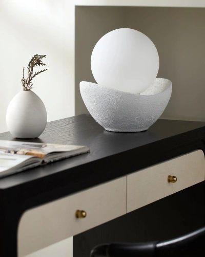 Белая настольная лампа "Мейперл" Белая настольная лампа "Мейперл"