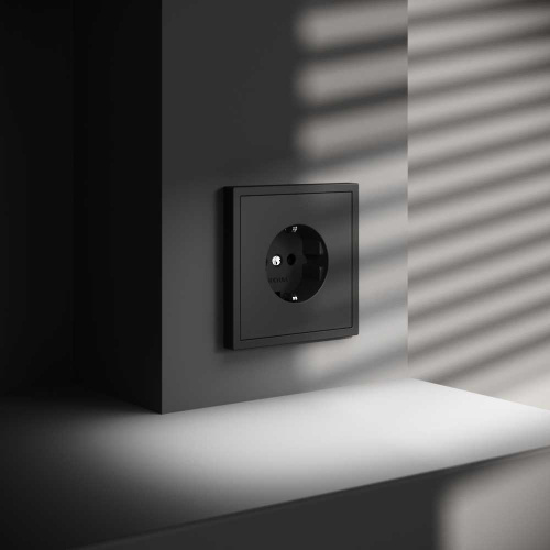 Розетка встраиваемая Voltum S70 с заземлением 16А, (черный матовый) VLS040108 фото 6