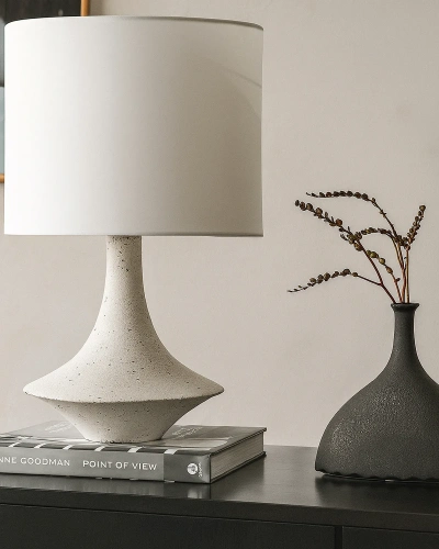 Белая настольная лампа "Шейди" Белая настольная лампа "Шейди"