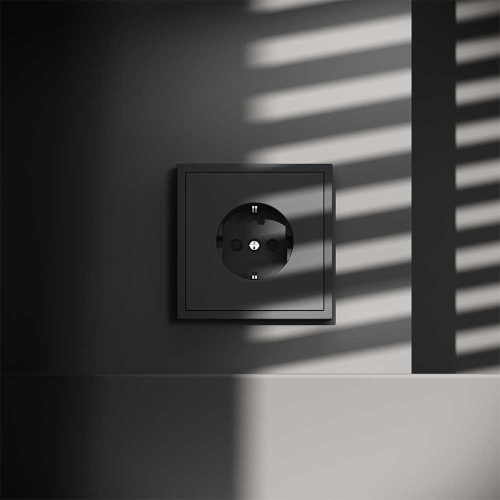 Розетка встраиваемая Voltum S70 с заземлением и защитными шторками, 16А, (графит) VLS040207 фото 2