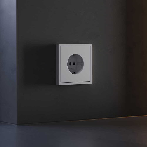 Накладка для розетки с заземлением и защитными шторками, S70 (серый) Voltum VLS000716 фото 2