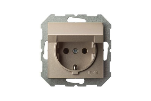 Розетка 2P+E Liregus Epsilon с крышкой шампань 28-313 фото 2 Розетка 2P+E Liregus Epsilon с крышкой шампань 28-313 фото 2