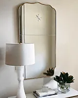 Золотое настенное зеркало "Тартюф"