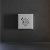 Накладка для розетки с заземлением и защитными шторками, с USB A+C, S70 (серый) Voltum VLS001016