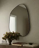 Черное настенное зеркало "Нора"