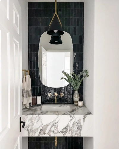 Черное настенное зеркало "Вейл"