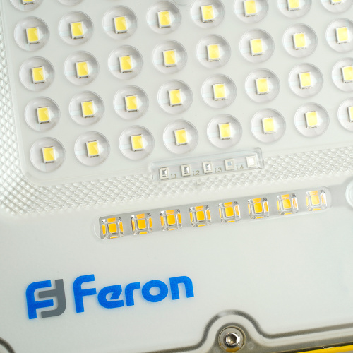 Светодиодный прожектор Feron LL-950 переносной с зарядным устройством IP66 30W 6400K фото 4