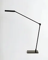 Черная настольная лампа "Уве"