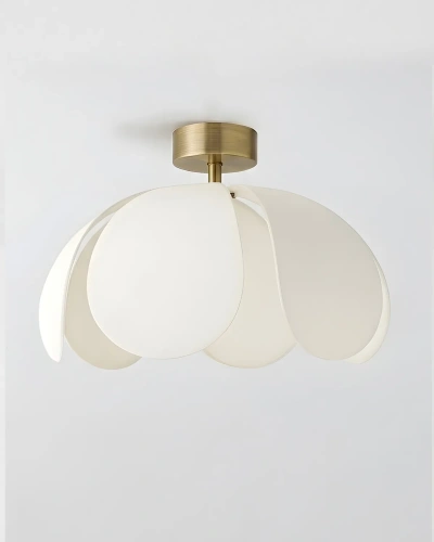 Золотистый потолочный светильник "Флэк" с белым абажуром