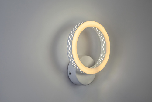 Настенный светильник Escada 10240/1 LED*7W White фото 3