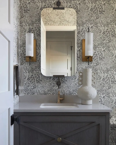 Черное настенное зеркало "Линарес"